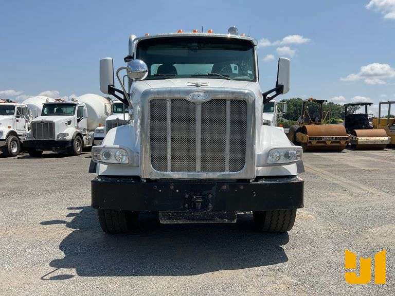 2018 PETERBILT 567 TANDEM AXLE REAR DISCHARGE MIXER TRUCK VIN: 1NPCL70X8JD466031