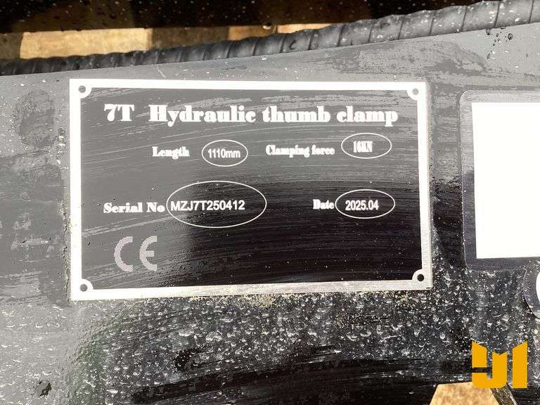 UNUSED 2025 GIYI WELD ON HYDRAULIC THUMB 7T SN: MZJ7T250412
