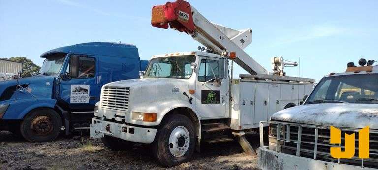 2001 INTERNATIONAL 4700 S/A BUCKET TRUCK VIN: 1HTSCAAN11H339971