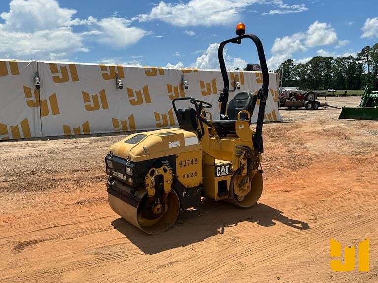 2006 CATERPILLAR CB-114 TANDEM VIBRATORY ROLLER SN: CATCB114PC2Z00399