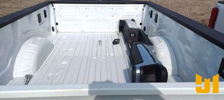 FORD 8FT PICKUP BED W/BUMPER