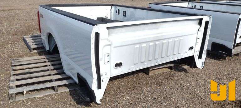 FORD 8FT PICKUP BED W/BUMPER