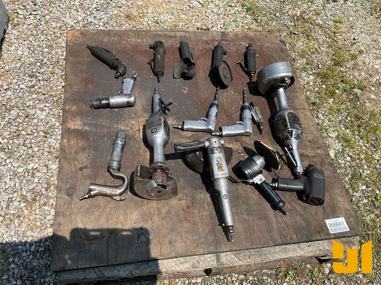 LOT OF VARIOUS AIR TOOLS TO INCLUDE GRINDER, 3/8” IMPACT,