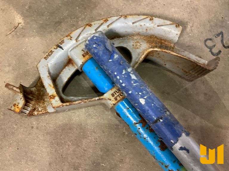 QTY OF (1) 3/4" & (1) 1" MANUAL CONDUIT BENDERS