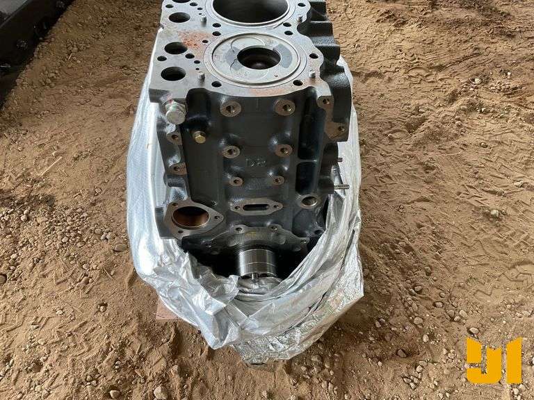 UNUSED 6 CYL MITSUBISHI 6D24 ENGINE LONG BLOCK