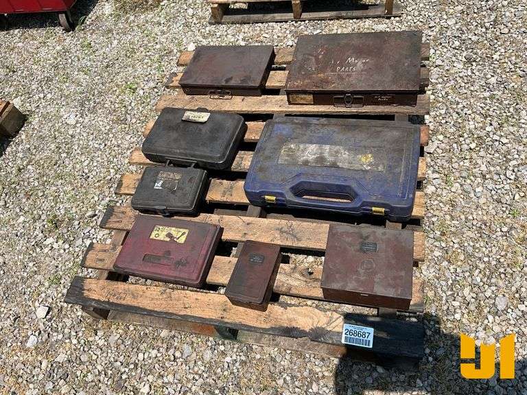 LOT OF VARIOUS ITEMS TO INCLUDE DYE & TAP SET