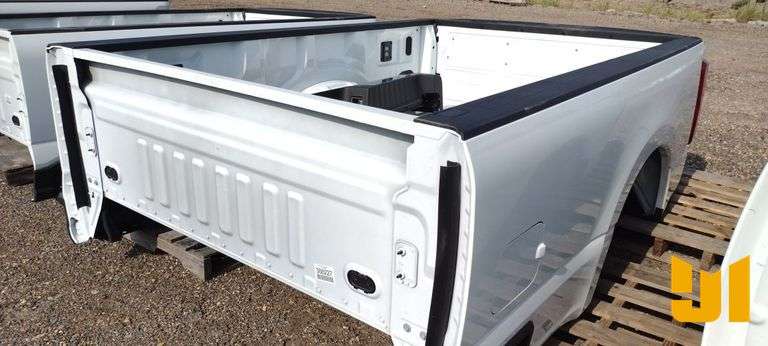 FORD 8FT PICKUP BED W/BUMPER