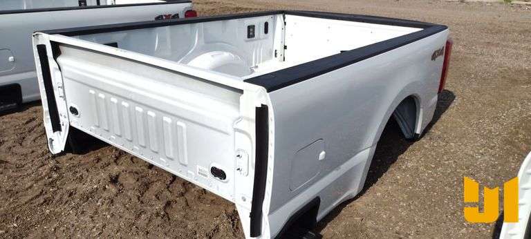 FORD 8FT PICKUP BED W/BUMPER
