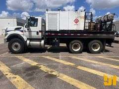 2010 INTERNATIONAL 7400 SBA T/A FUEL & LUBE TRUCK VIN: 1HTWGAAT8AJ214575