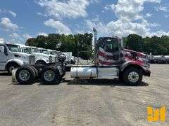 2010 KENWORTH T800 TANDEM AXLE DAY CAB TRUCK TRACTOR VIN: 1XKDDO9X2AJ269395