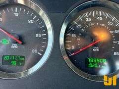 2010 KENWORTH T800 TANDEM AXLE DAY CAB TRUCK TRACTOR VIN: 1XKDDO9X2AJ269395