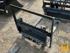 UNUSED GIYI MINI SKID STEER FORK ATTACHMENT 30 INCH