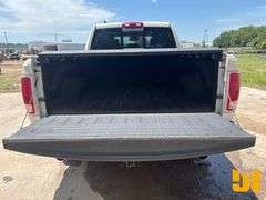 2017 RAM 1500 LARAMIE CREW CAB 4X4 PICKUP VIN: 1C6RR7VT2HS772306