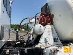 2018 PETERBILT 567 TANDEM AXLE REAR DISCHARGE MIXER TRUCK VIN: 1NPCL70X8JD466031