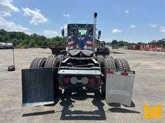 2010 KENWORTH T800 TANDEM AXLE DAY CAB TRUCK TRACTOR VIN: 1XKDDO9X2AJ269395