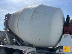 2018 PETERBILT 567 TANDEM AXLE REAR DISCHARGE MIXER TRUCK VIN: 1NPCL70X7JD475089