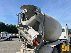 2018 PETERBILT 567 TANDEM AXLE REAR DISCHARGE MIXER TRUCK VIN: 1NPCL70X7JD475089