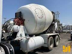 2018 PETERBILT 567 TANDEM AXLE REAR DISCHARGE MIXER TRUCK VIN: 1NPCL70X8JD466031