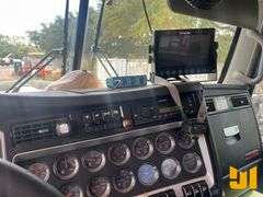 2011 KENWORTH W900 TRI AXLE DAY CAB TRUCK TRACTOR VIN: 1XKWP4TX9BJ284297