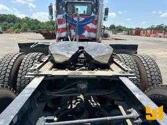 2010 KENWORTH T800 TANDEM AXLE DAY CAB TRUCK TRACTOR VIN: 1XKDDO9X2AJ269395