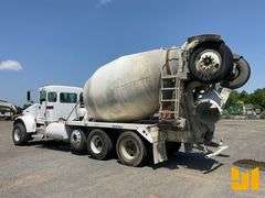2005 KENWORTH W900B TRI-AXLE REAR DISCHARGE MIXER TRUCK VIN: 1NKWL50X35R071819