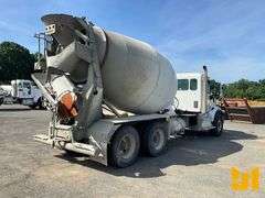 2018 PETERBILT 567 TANDEM AXLE REAR DISCHARGE MIXER TRUCK VIN: 1NPCL70X7JD475089