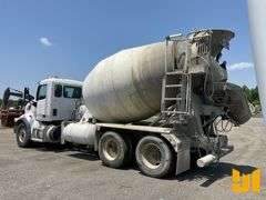 2018 PETERBILT 567 TANDEM AXLE REAR DISCHARGE MIXER TRUCK VIN: 1NPCL70XXJD466029