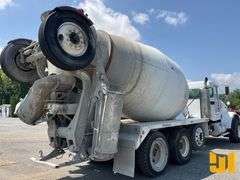 2005 KENWORTH W900B TRI-AXLE REAR DISCHARGE MIXER TRUCK VIN: 1NKWL50X35R071819