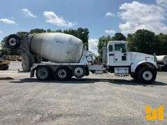 2005 KENWORTH W900B TRI-AXLE REAR DISCHARGE MIXER TRUCK VIN: 1NKWL50X35R071819