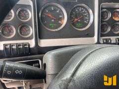 2011 KENWORTH W900 TRI AXLE DAY CAB TRUCK TRACTOR VIN: 1XKWP4TX9BJ284297