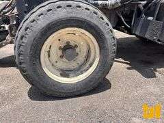 2018 MASSEY FERGUSON BROOM TRACTOR SN: JJM72004