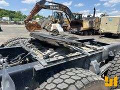 2010 KENWORTH T800 TANDEM AXLE DAY CAB TRUCK TRACTOR VIN: 1XKDDO9X2AJ269395