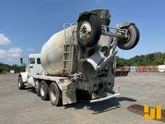 2005 KENWORTH W900B TRI-AXLE REAR DISCHARGE MIXER TRUCK VIN: 1NKWL50X35R071819
