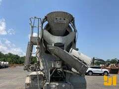 2018 PETERBILT 567 TANDEM AXLE REAR DISCHARGE MIXER TRUCK VIN: 1NPCL70X8JD466031