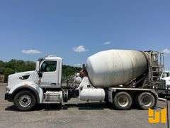2018 PETERBILT 567 TANDEM AXLE REAR DISCHARGE MIXER TRUCK VIN: 1NPCL70XXJD466029
