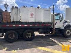 2010 INTERNATIONAL 7400 SBA T/A FUEL & LUBE TRUCK VIN: 1HTWGAAT8AJ214575