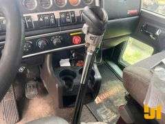2011 KENWORTH W900 TRI AXLE DAY CAB TRUCK TRACTOR VIN: 1XKWP4TX9BJ284297
