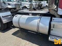 2010 KENWORTH T800 TANDEM AXLE DAY CAB TRUCK TRACTOR VIN: 1XKDDO9X2AJ269395