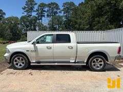 2017 RAM 1500 LARAMIE CREW CAB 4X4 PICKUP VIN: 1C6RR7VT2HS772306
