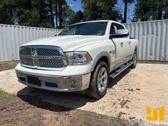 2017 RAM 1500 LARAMIE CREW CAB 4X4 PICKUP VIN: 1C6RR7VT2HS772306