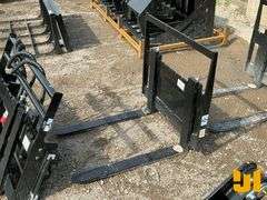 UNUSED GIYI MINI SKID STEER FORK ATTACHMENT 30 INCH