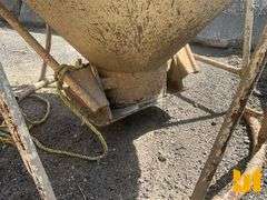 2017 GAR-BRO 1- YARD CONCRETE BUCKET SN: 23063-L
