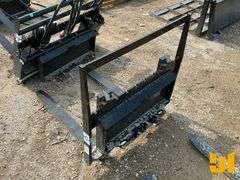 UNUSED GIYI MINI SKID STEER FORK ATTACHMENT 30 INCH