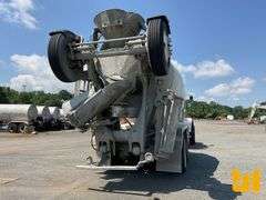 2005 KENWORTH W900B TRI-AXLE REAR DISCHARGE MIXER TRUCK VIN: 1NKWL50X35R071819