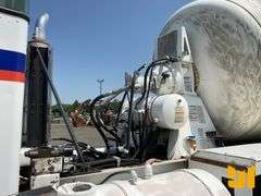 2005 KENWORTH W900B TRI-AXLE REAR DISCHARGE MIXER TRUCK VIN: 1NKWL50X35R071819