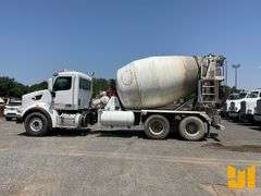 2018 PETERBILT 567 TANDEM AXLE REAR DISCHARGE MIXER TRUCK VIN: 1NPCL70X8JD466031
