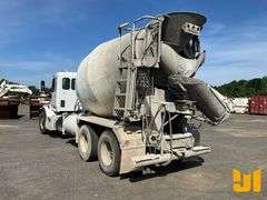 2018 PETERBILT 567 TANDEM AXLE REAR DISCHARGE MIXER TRUCK VIN: 1NPCL70X7JD475089