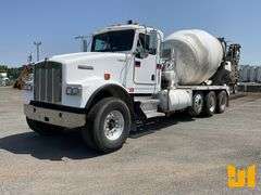 2005 KENWORTH W900B TRI-AXLE REAR DISCHARGE MIXER TRUCK VIN: 1NKWL50X35R071819