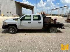 2009 CHEVROLET SILVERADO 2500HD CREW CAB 4X4 FLATBED TRUCK VIN: 1GCHK436X9F178738