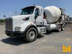 2018 PETERBILT 567 TANDEM AXLE REAR DISCHARGE MIXER TRUCK VIN: 1NPCL70X8JD466031